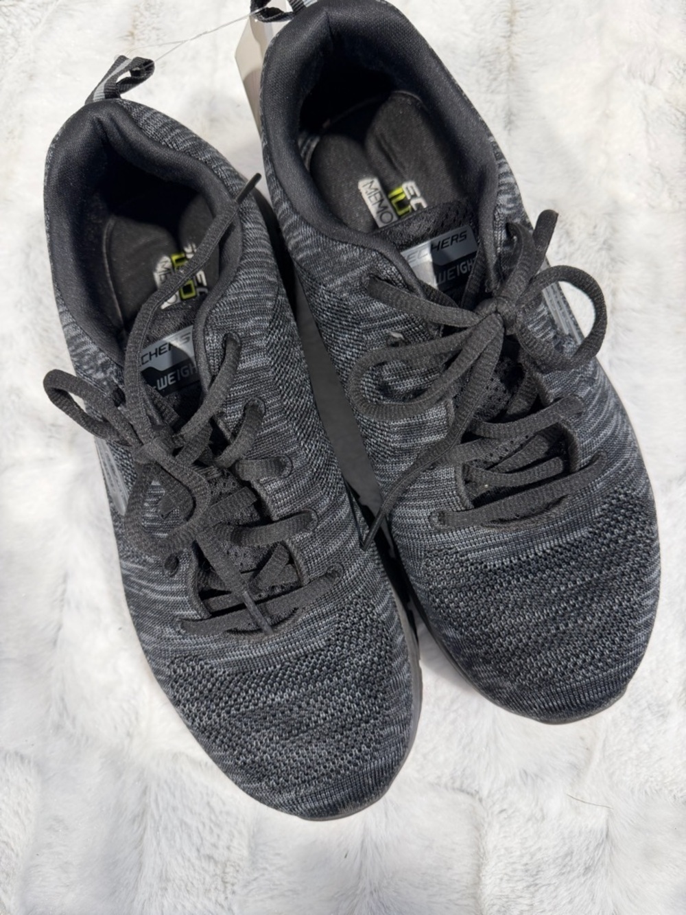 Skechers Menβs Charcoal Gray Knit Lace-Up Athletic Sneakers